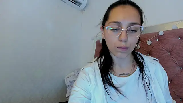 Snapshot of JulianaCarter chatting on 23, 5, 2026 JulianaCarter online show from 23, 5, 2026