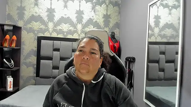 NinaBlazee online show from 4, 10, 2025