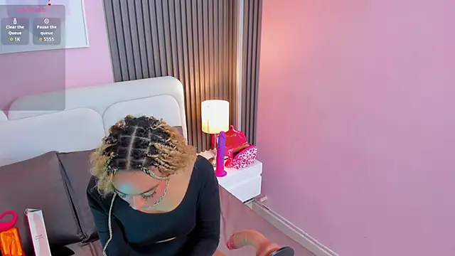 Clawdeen  wolf online show from 18, 12, 2025