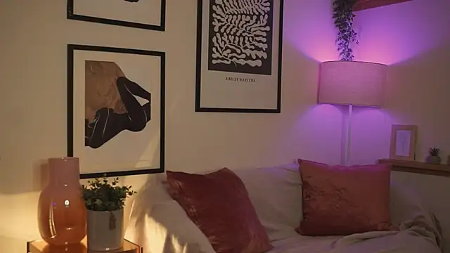 midnightbby  online show from 10, 1, 2026