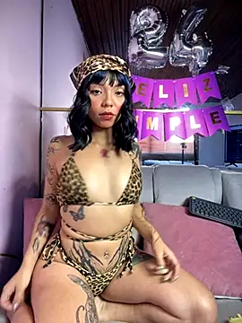 ZoeRaven Pink online show from 25, 9, 2025
