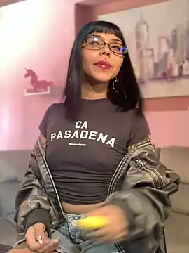 ZoeRaven Pink online show from 2, 10, 2025
