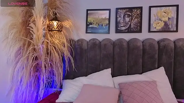 Dark nina  online show from 25, 2, 2026