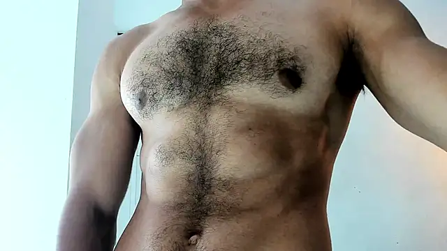 Snapshot of latinhotmuscle chatting on 14, 12, 2025 latinhotmuscle online show from 14, 12, 2025