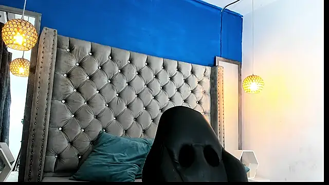 Snapshot of latinhotmuscle chatting on 19, 11, 2025 latinhotmuscle online show from 19, 11, 2025