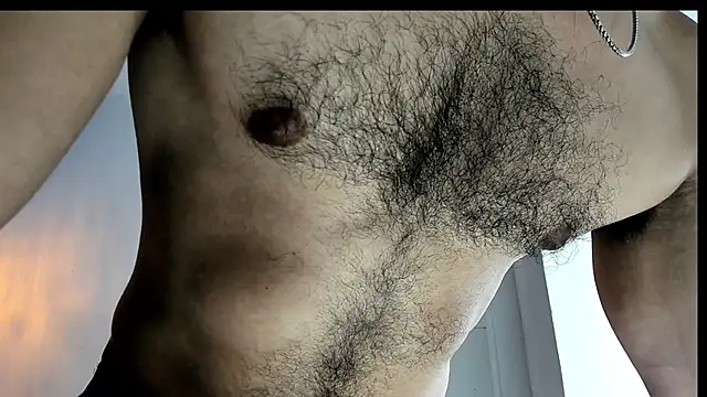 Snapshot of latinhotmuscle chatting on 25, 10, 2025 latinhotmuscle online show from 25, 10, 2025