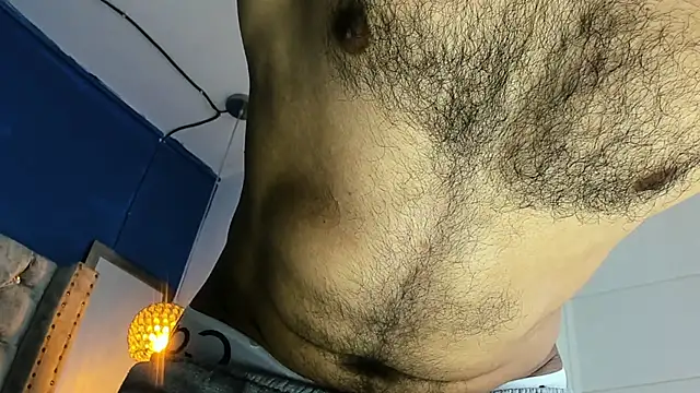 Snapshot of latinhotmuscle chatting on 6, 5, 2026 latinhotmuscle online show from 6, 5, 2026