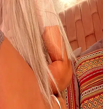 aishathornee online show from 6, 4, 2026