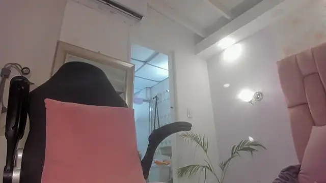 aishathornee online show from 30, 3, 2026