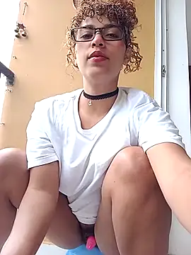 Vikyvoyeur online show from 21, 11, 2025