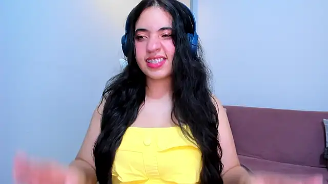 Snapshot of Nicol_Chang chatting on 14, 11, 2025 Nicol Chang online show from 14, 11, 2025