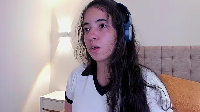 Snapshot of Nicol_Chang chatting on 19, 11, 2025 Nicol Chang online show from 19, 11, 2025