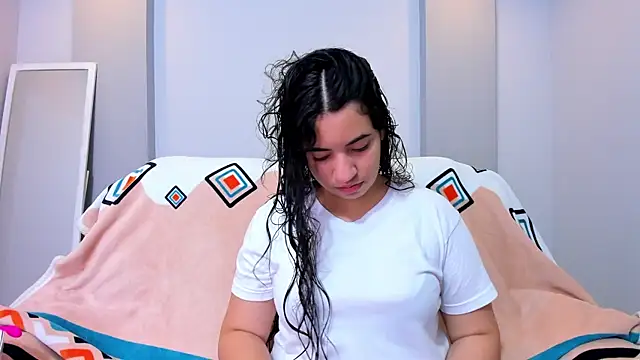 Snapshot of Nicol_Chang chatting on 21, 11, 2025 Nicol Chang online show from 21, 11, 2025