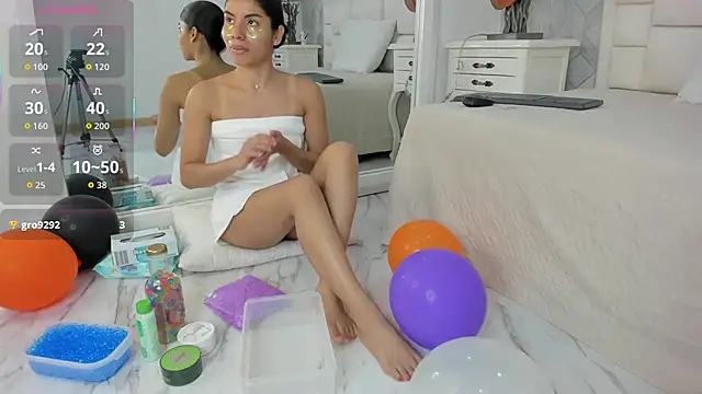 naia cox online show from 31, 10, 2025