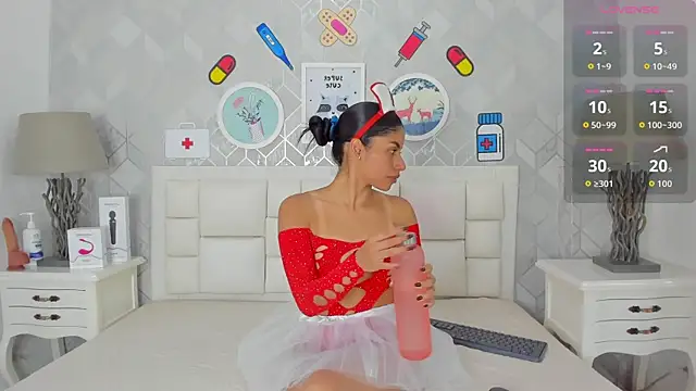 naia cox online show from 15, 10, 2025