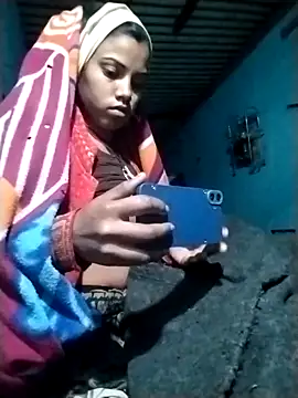 Snapshot of Hot-qwer chatting on 17, 12, 2025 Hot-qwer online show from 17, 12, 2025