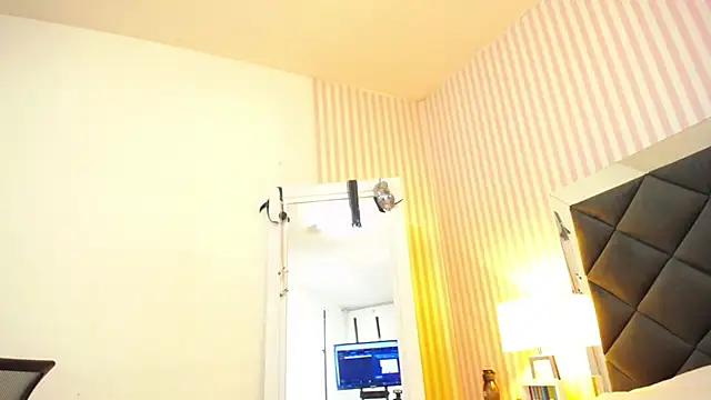 ViictoriaJones  online show from 1, 12, 2025