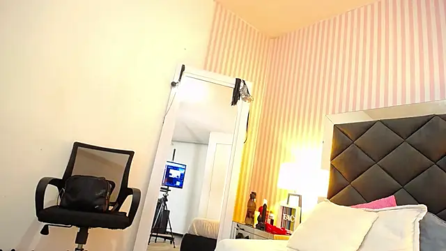 ViictoriaJones  online show from 19, 11, 2025