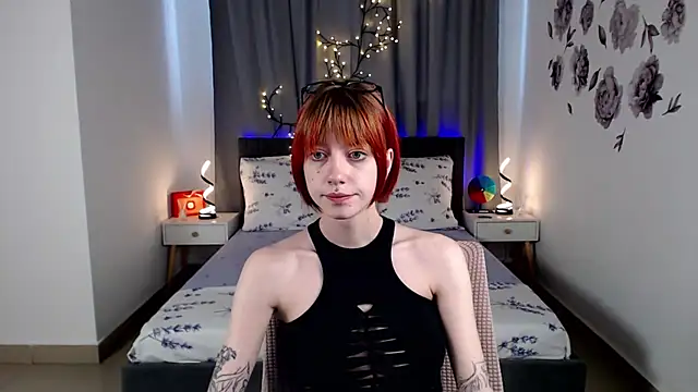 Snapshot of AveryLia chatting on 11, 9, 2025 AveryLia online show from 11, 9, 2025