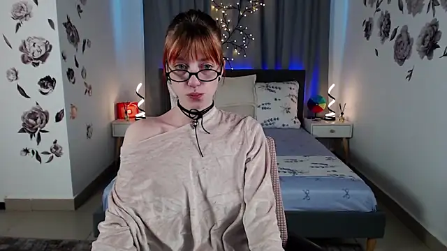 Snapshot of AveryLia chatting on 28, 9, 2025 AveryLia online show from 28, 9, 2025