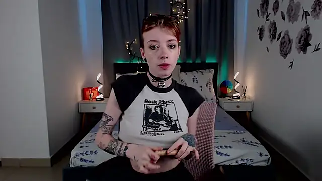 Snapshot of AveryLia chatting on 15, 9, 2025 AveryLia online show from 15, 9, 2025