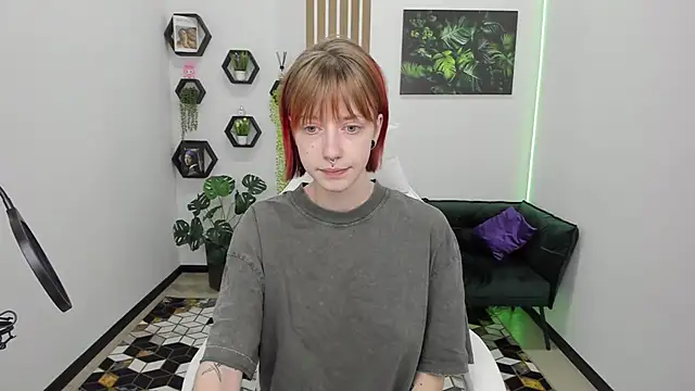 Snapshot of AveryLia chatting on 7, 10, 2025 AveryLia online show from 7, 10, 2025