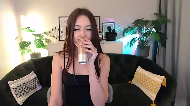 Snapshot of BlackEyesGirl chatting on 14, 11, 2025 BlackEyesGirl online show from 14, 11, 2025