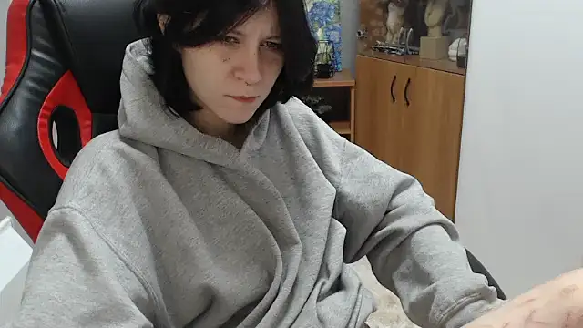 TinaQuiin online show from 26, 9, 2025
