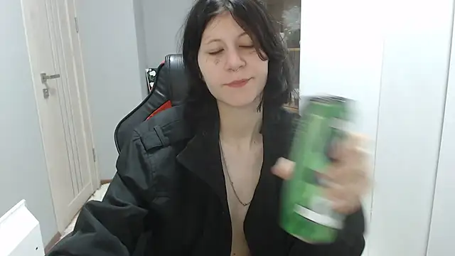 TinaQuiin online show from 1, 10, 2025