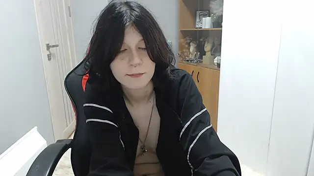 TinaQuiin online show from 22, 9, 2025