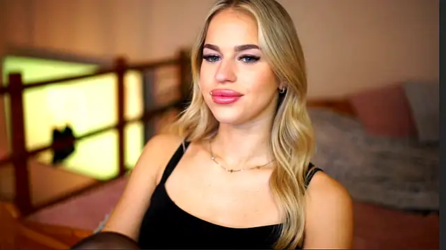 Snapshot of Emilyvanroessel chatting on 2, 5, 2026 Emilyvanroessel online show from 2, 5, 2026