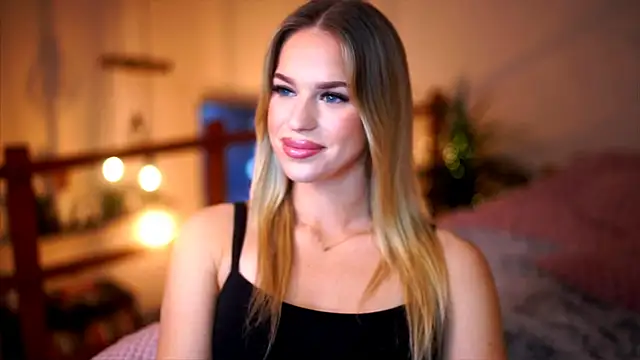 Snapshot of Emilyvanroessel chatting on 7, 11, 2025 Emilyvanroessel online show from 7, 11, 2025