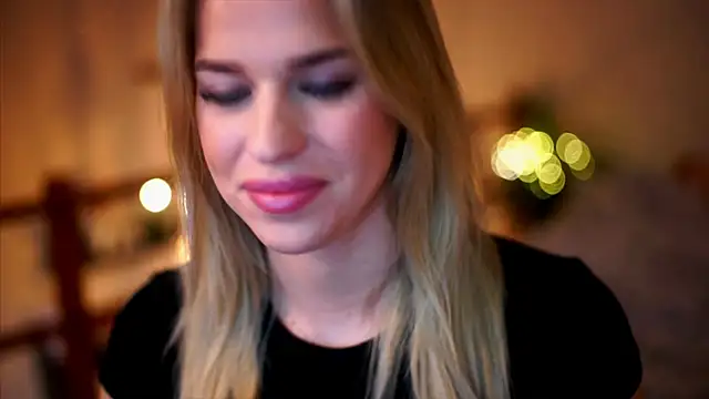 Snapshot of Emilyvanroessel chatting on 1, 10, 2025 Emilyvanroessel online show from 1, 10, 2025