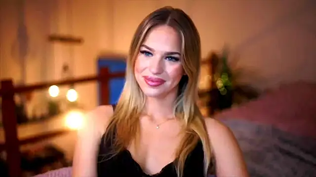 Snapshot of Emilyvanroessel chatting on 6, 11, 2025 Emilyvanroessel online show from 6, 11, 2025