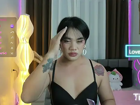 Malia Nicole online show from 23, 10, 2025