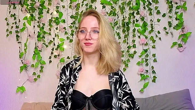 EmmaNovak online show from 10, 3, 2026