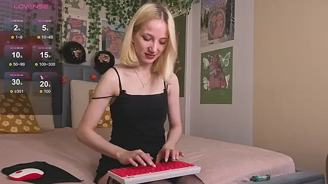 EmmaNovak online show from 28, 10, 2025