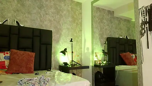 crystaldarliing online show from 11, 4, 2026