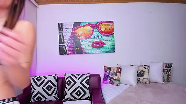 leyah  online show from 27, 10, 2025