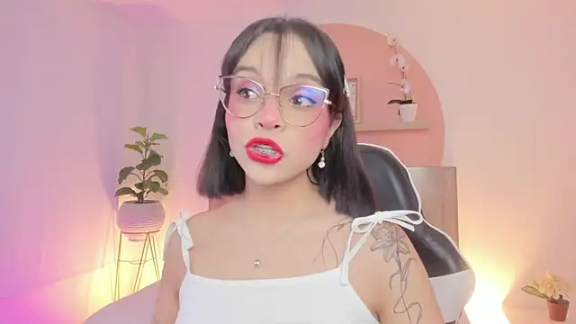 Snapshot of Clara_Luu chatting on 7, 5, 2026 Clara Luu online show from 7, 5, 2026