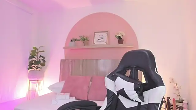 Clara Luu online show from 19, 2, 2026