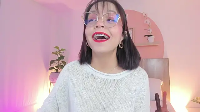 Snapshot of Clara_Luu chatting on 6, 5, 2026 Clara Luu online show from 6, 5, 2026