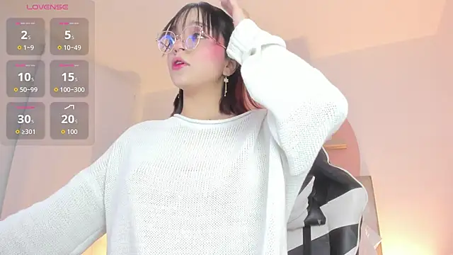 Snapshot of Clara_Luu chatting on 16, 5, 2026 Clara Luu online show from 16, 5, 2026