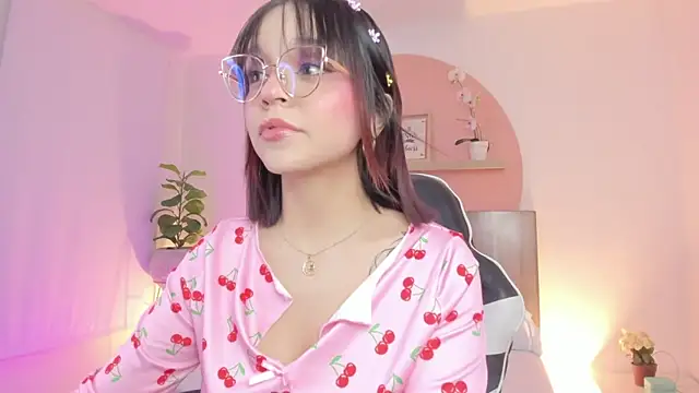 Snapshot of Clara_Luu chatting on 15, 5, 2026 Clara Luu online show from 15, 5, 2026