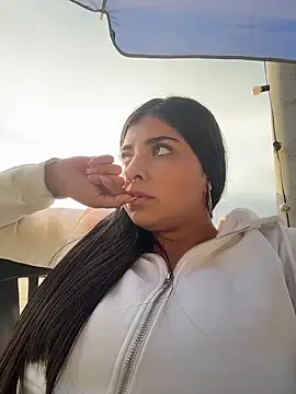 Isaa-Sweet online show from 15, 4, 2026