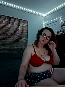Snapshot of queenpeaches121 chatting on 13, 10, 2025 queenpeaches121 online show from 13, 10, 2025