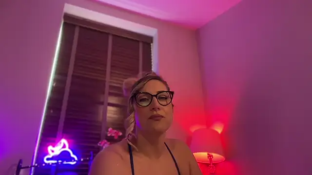 Snapshot of MistresssX chatting on 27, 5, 2026 MistresssX online show from 27, 5, 2026