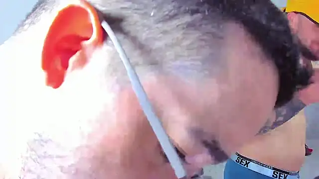 Hunter Hoott online show from 28, 10, 2025