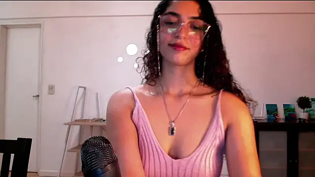 Snapshot of Ariagal chatting on 8, 10, 2025 Ariagal online show from 8, 10, 2025