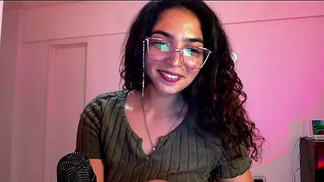 Snapshot of Ariagal chatting on 22, 10, 2025 Ariagal online show from 22, 10, 2025